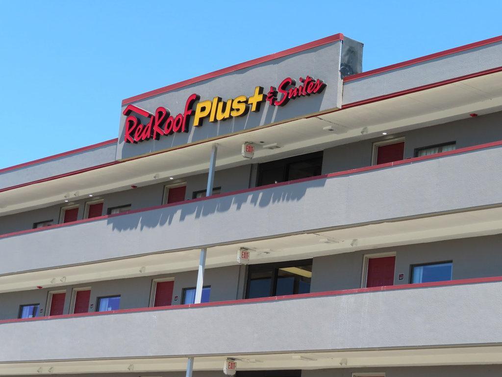 Red Roof Plus+ & Suites エリー エクステリア 写真
